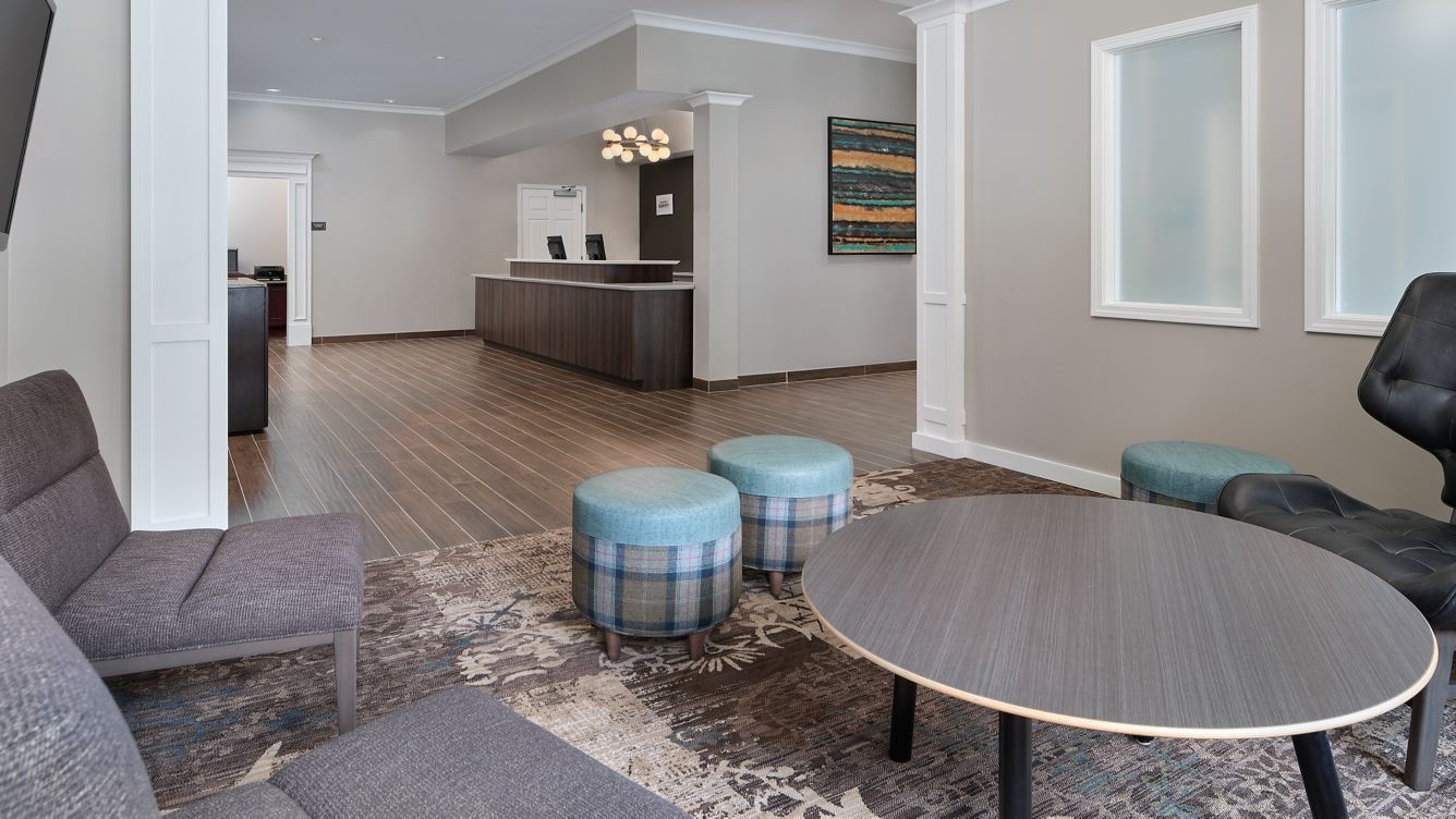 ri-fayph-hotel-lobby30472-41383_Wide-Hor