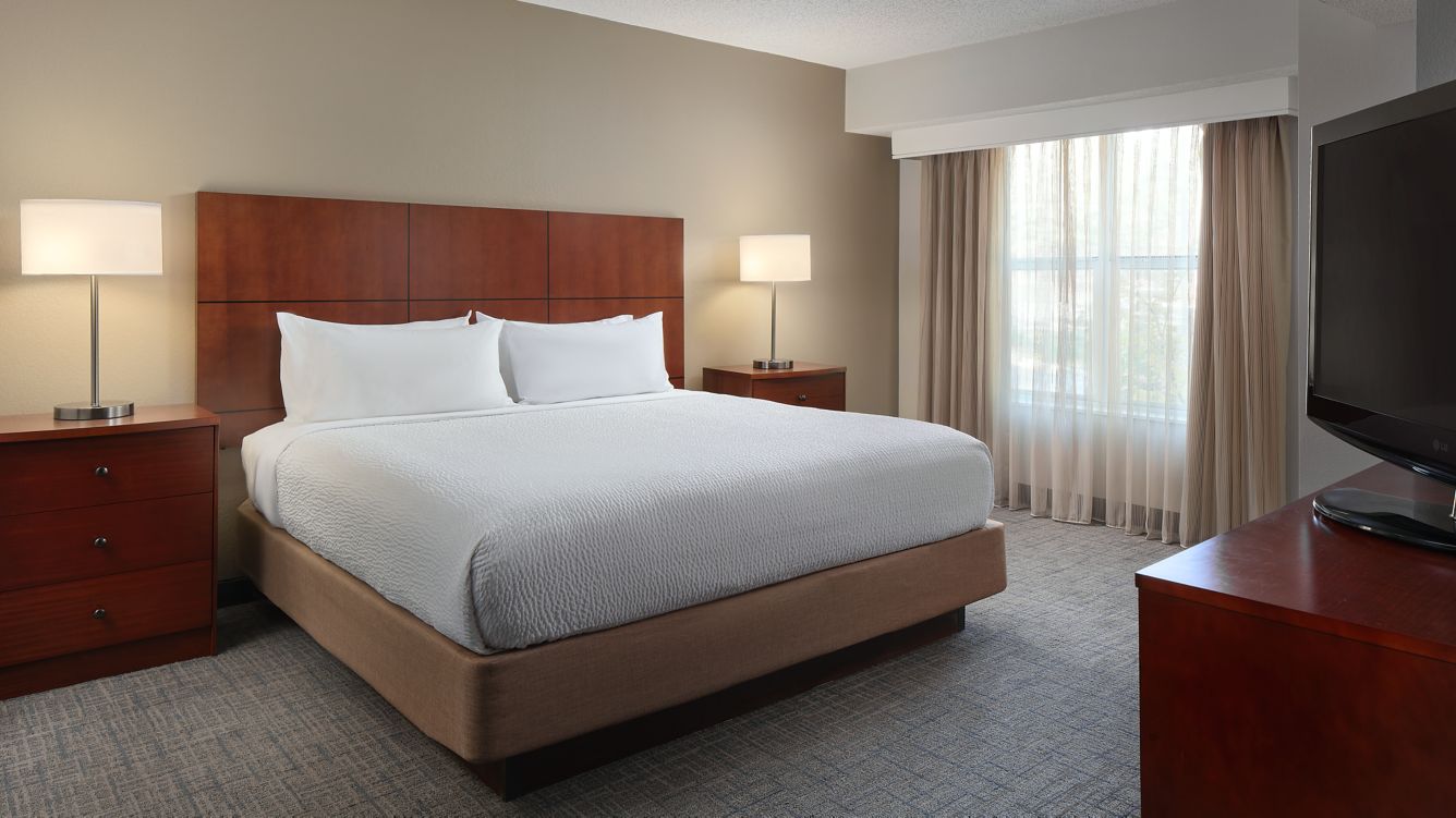 ri-fayph-studio-suite-king16985-91010_Wide-Hor