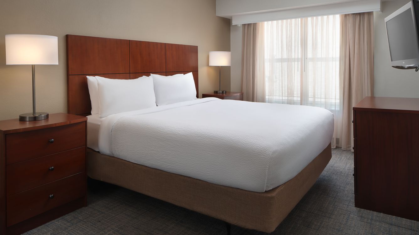 ri-fayph-two-bedroom-king28489-39302_Wide-Hor