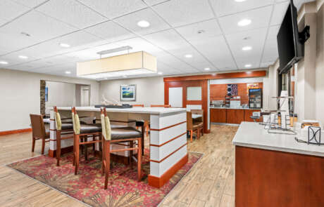 53027_breakfast_area_withseating_1